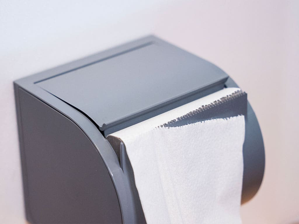 那覇市を中心に、介護やバリアフリー対策におすすめのトイレットペーパーホルダーをお届けします